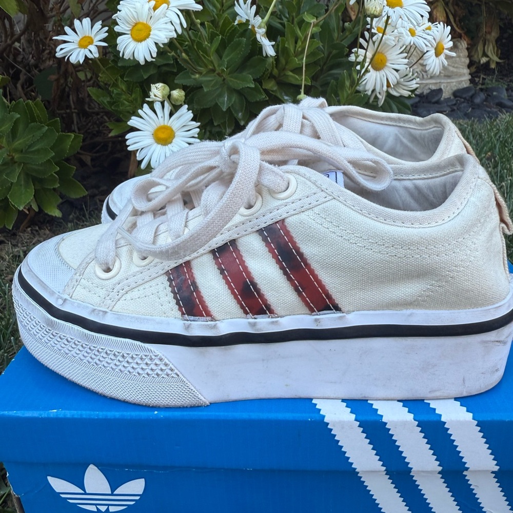 Adidas Cream and Brow Nizza Platform Sneakers size 5